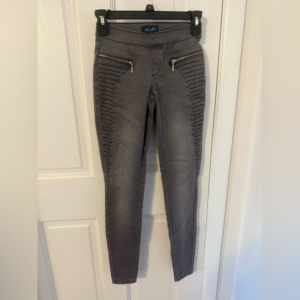 Delia’s Elastic Waist Grey Jeans. Size 0. Excellent Condition!